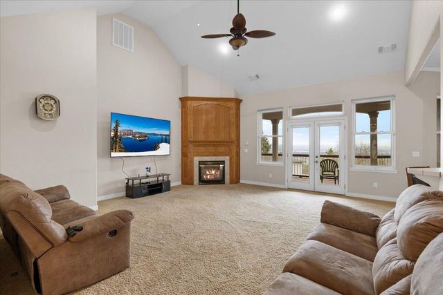 1501 Satellite Drive, Medford, OR 97504