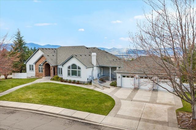 1501 Satellite Drive, Medford, OR 97504