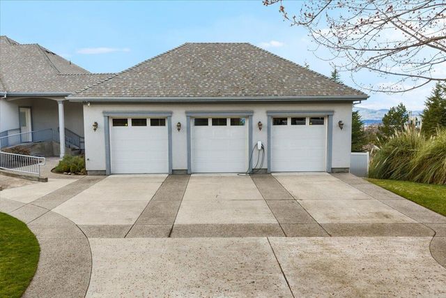 1501 Satellite Drive, Medford, OR 97504