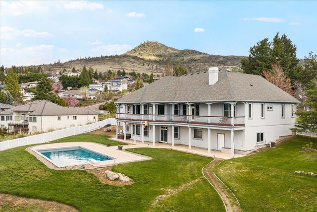 1501 Satellite Drive, Medford, OR 97504