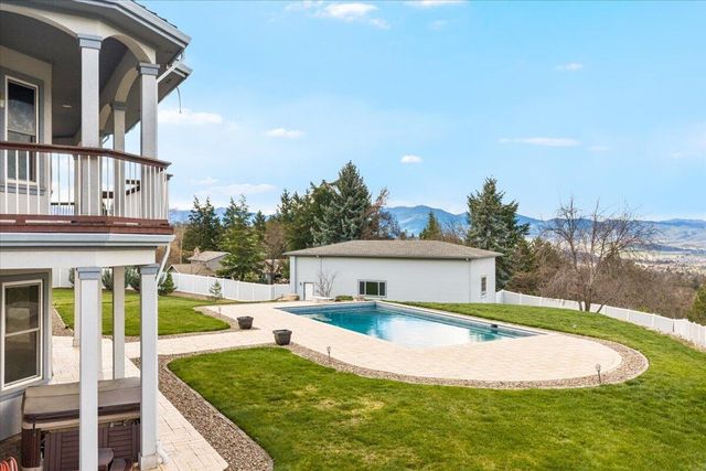 1501 Satellite Drive, Medford, OR 97504