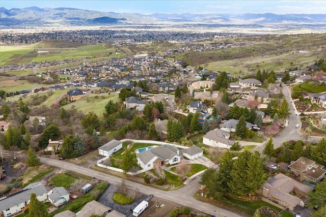 1501 Satellite Drive, Medford, OR 97504