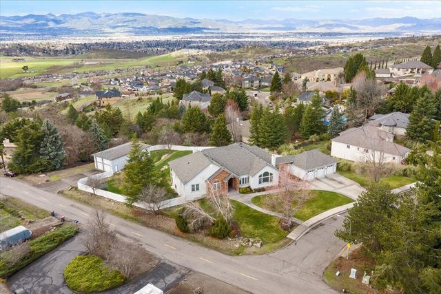 1501 Satellite Drive, Medford, OR 97504