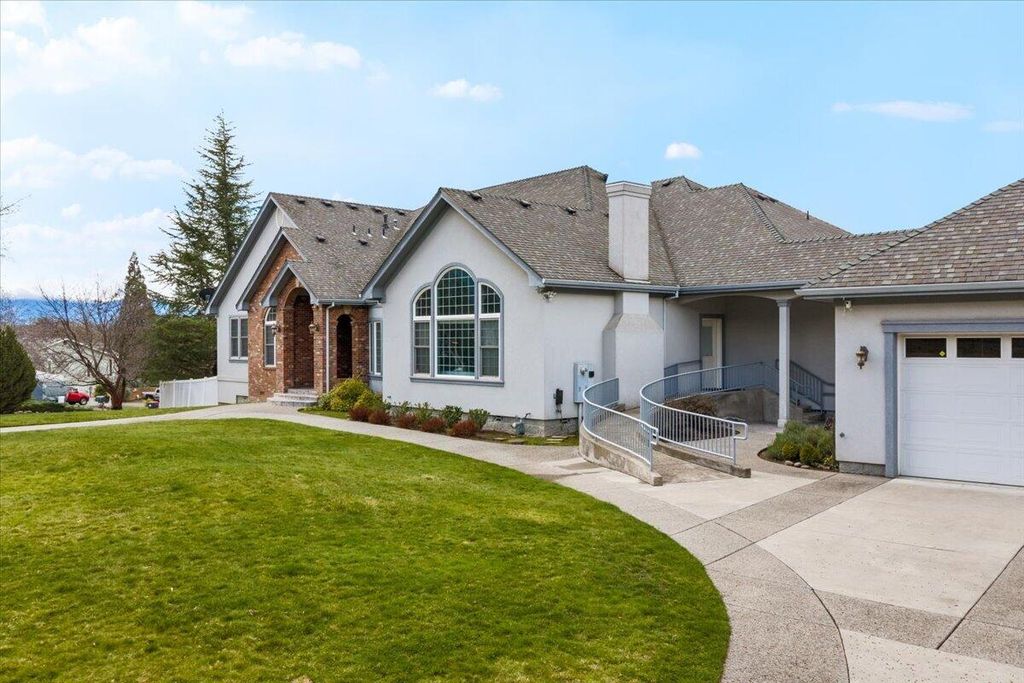 1501 Satellite Drive, Medford, OR 97504