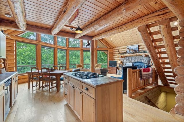 574 & 576 County Road 1361, Eureka Springs, AR 72631