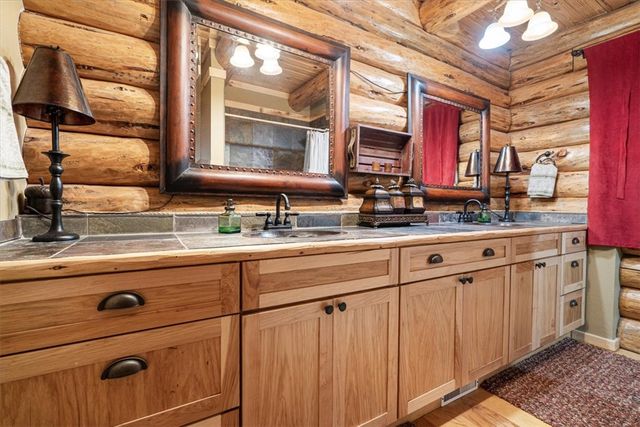 574 & 576 County Road 1361, Eureka Springs, AR 72631