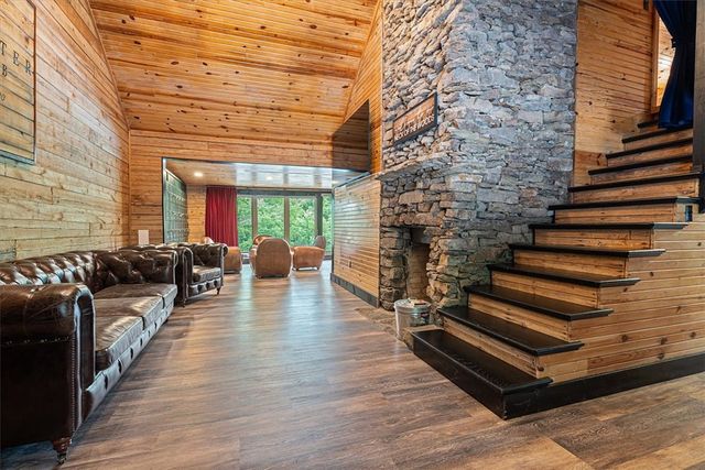 574 & 576 County Road 1361, Eureka Springs, AR 72631
