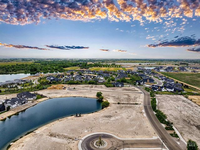 21563 Lake Fork Pt, Star, ID 83669