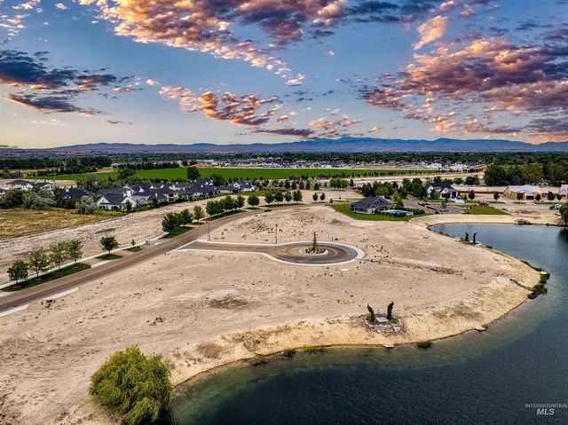 21563 Lake Fork Pt, Star, ID 83669