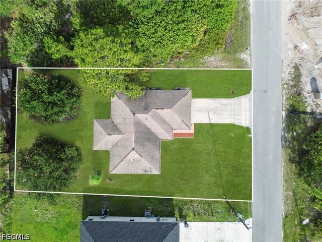 2707 42nd ST W, Lehigh Acres, FL 33971