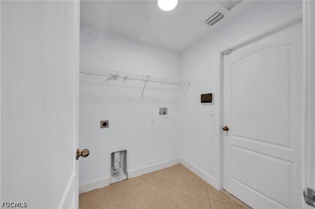 2707 42nd ST W, Lehigh Acres, FL 33971