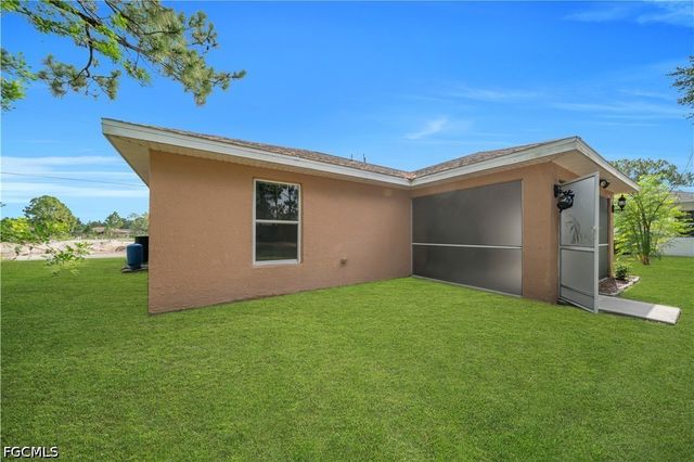 2707 42nd ST W, Lehigh Acres, FL 33971