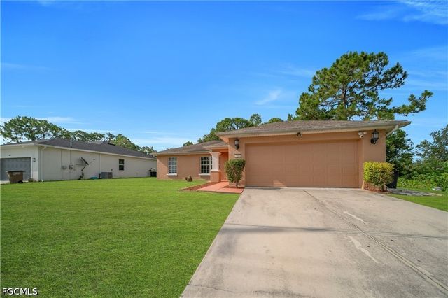 2707 42nd ST W, Lehigh Acres, FL 33971