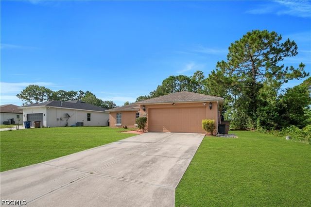 2707 42nd ST W, Lehigh Acres, FL 33971