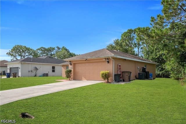 2707 42nd ST W, Lehigh Acres, FL 33971