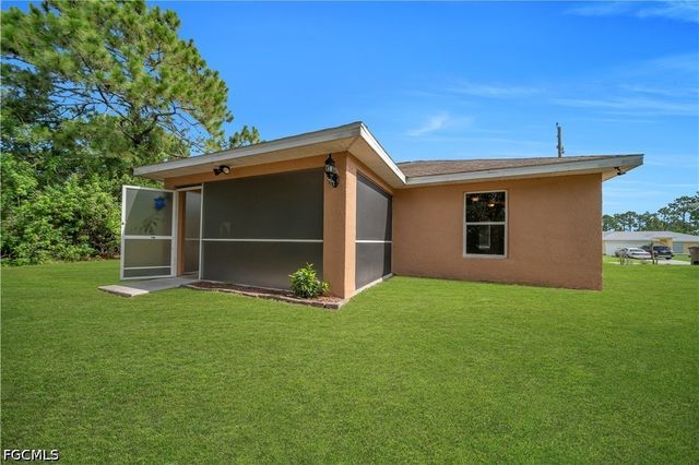 2707 42nd ST W, Lehigh Acres, FL 33971