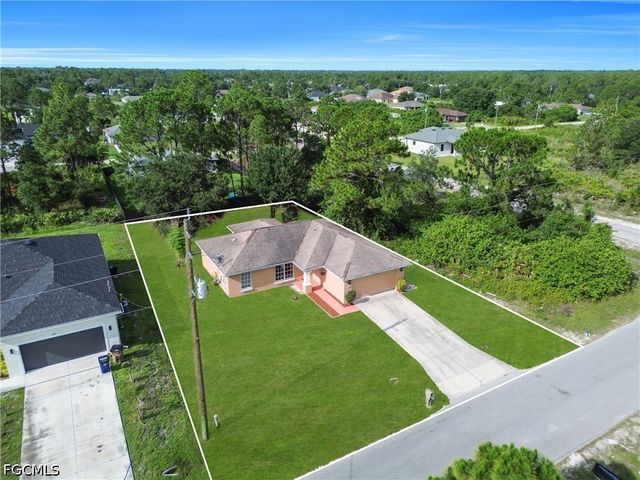 2707 42nd ST W, Lehigh Acres, FL 33971