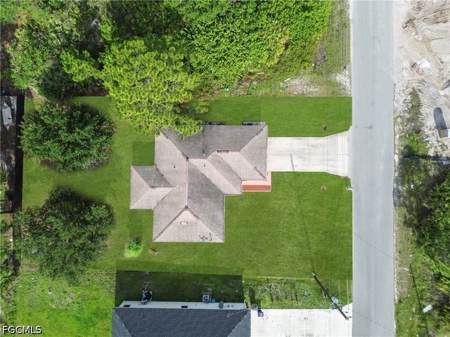 2707 42nd ST W, Lehigh Acres, FL 33971