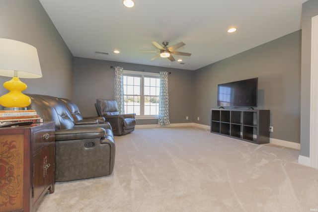 700 Coppers Edge Drive, Newburgh, IN 47630