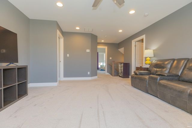 700 Coppers Edge Drive, Newburgh, IN 47630