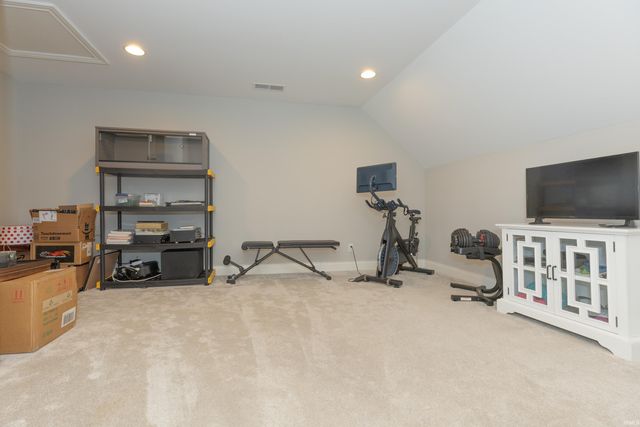 700 Coppers Edge Drive, Newburgh, IN 47630