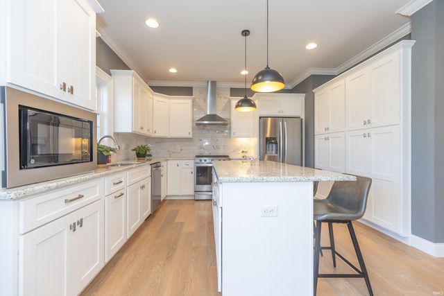 700 Coppers Edge Drive, Newburgh, IN 47630