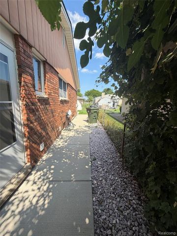 37540 Rosebush Street, Sterling Heights, MI 48310