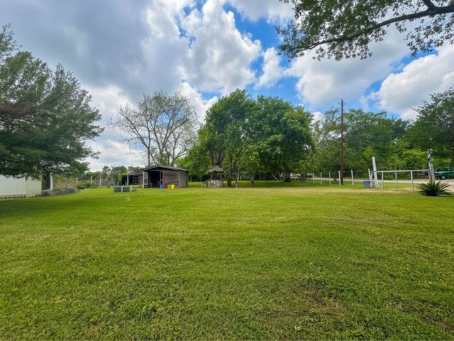 8925 Spruce Street, Hitchcock, TX 77563