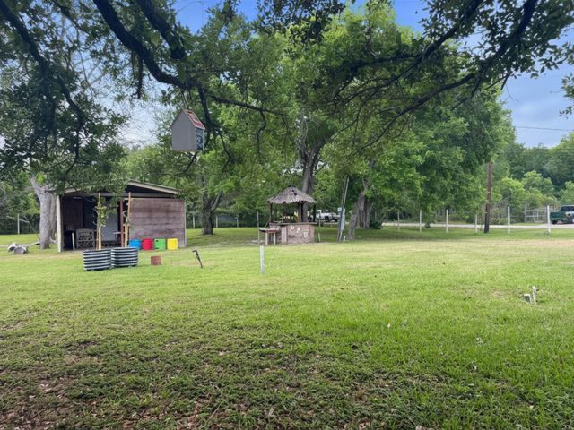 8925 Spruce Street, Hitchcock, TX 77563