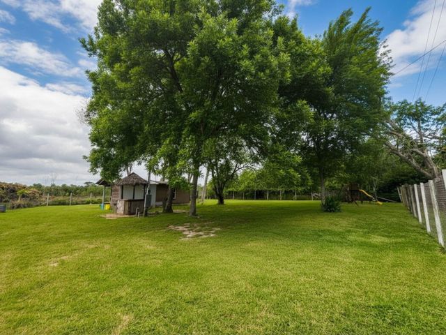 8925 Spruce Street, Hitchcock, TX 77563
