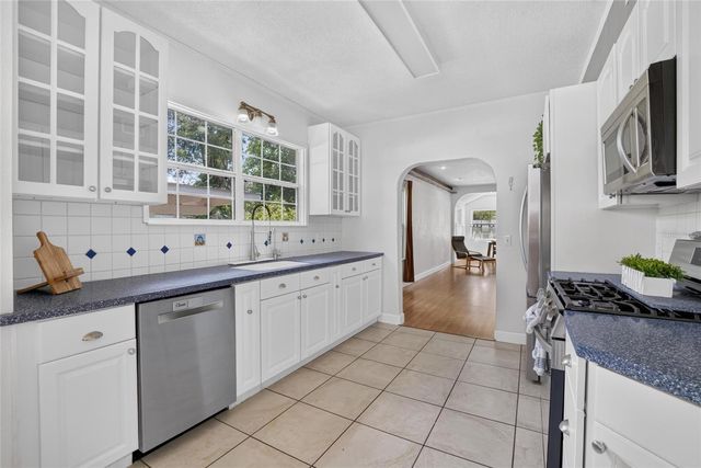 13941 13TH STREET, Dade City, FL 33525