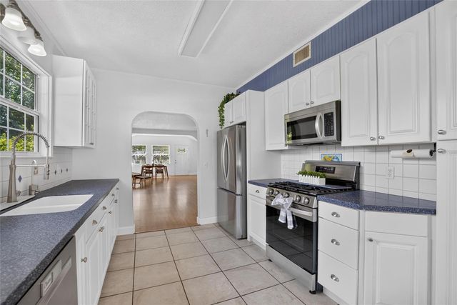 13941 13TH STREET, Dade City, FL 33525