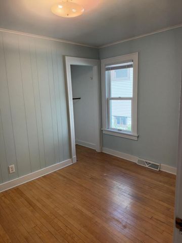 1613 E Pryor AVENUE, Milwaukee, WI 53207