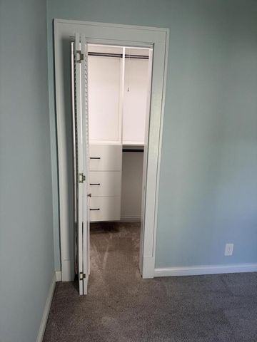 1613 E Pryor AVENUE, Milwaukee, WI 53207