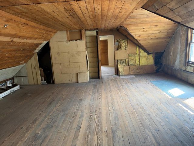 1613 E Pryor AVENUE, Milwaukee, WI 53207