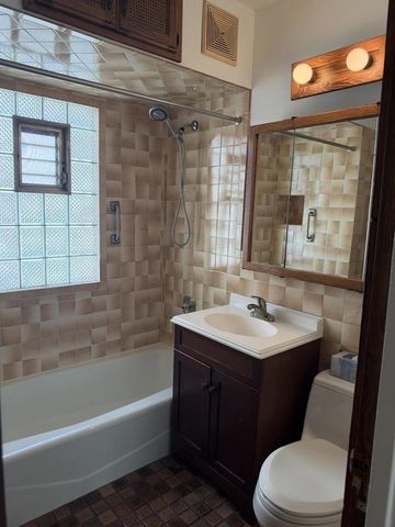 1613 E Pryor AVENUE, Milwaukee, WI 53207