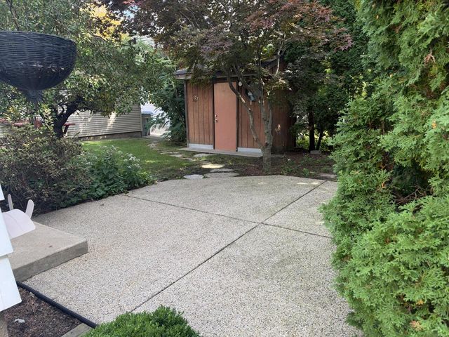 1613 E Pryor AVENUE, Milwaukee, WI 53207
