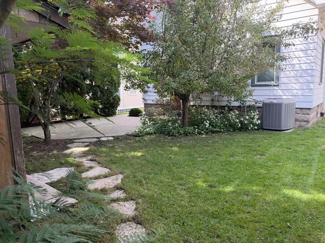 1613 E Pryor AVENUE, Milwaukee, WI 53207