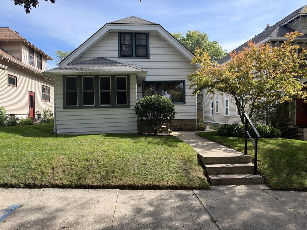 1613 E Pryor AVENUE, Milwaukee, WI 53207