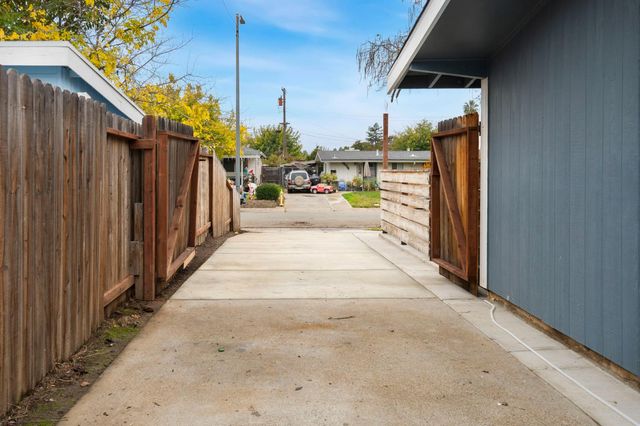 313 Brookwood Rd, Roseville, CA 95678