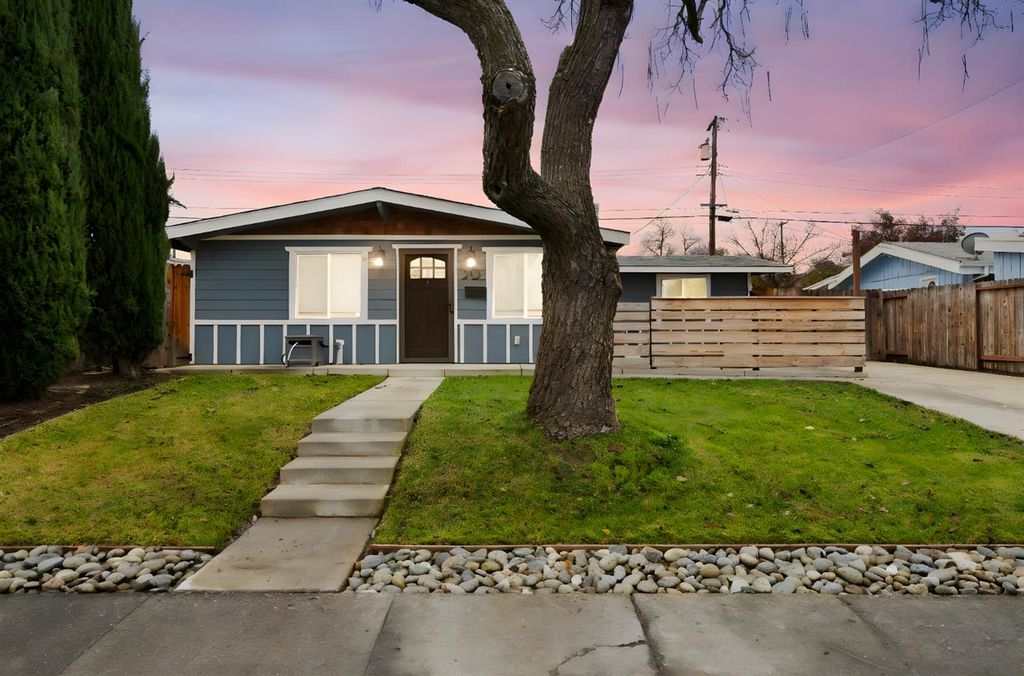 313 Brookwood Rd, Roseville, CA 95678