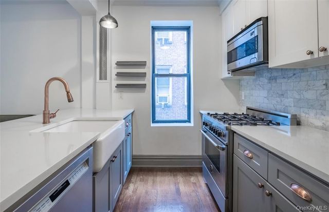 4222 Ketcham St Apt 21D, New York City, NY 11373
