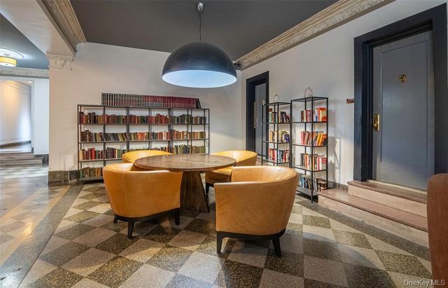 4222 Ketcham St Apt 21D, New York City, NY 11373