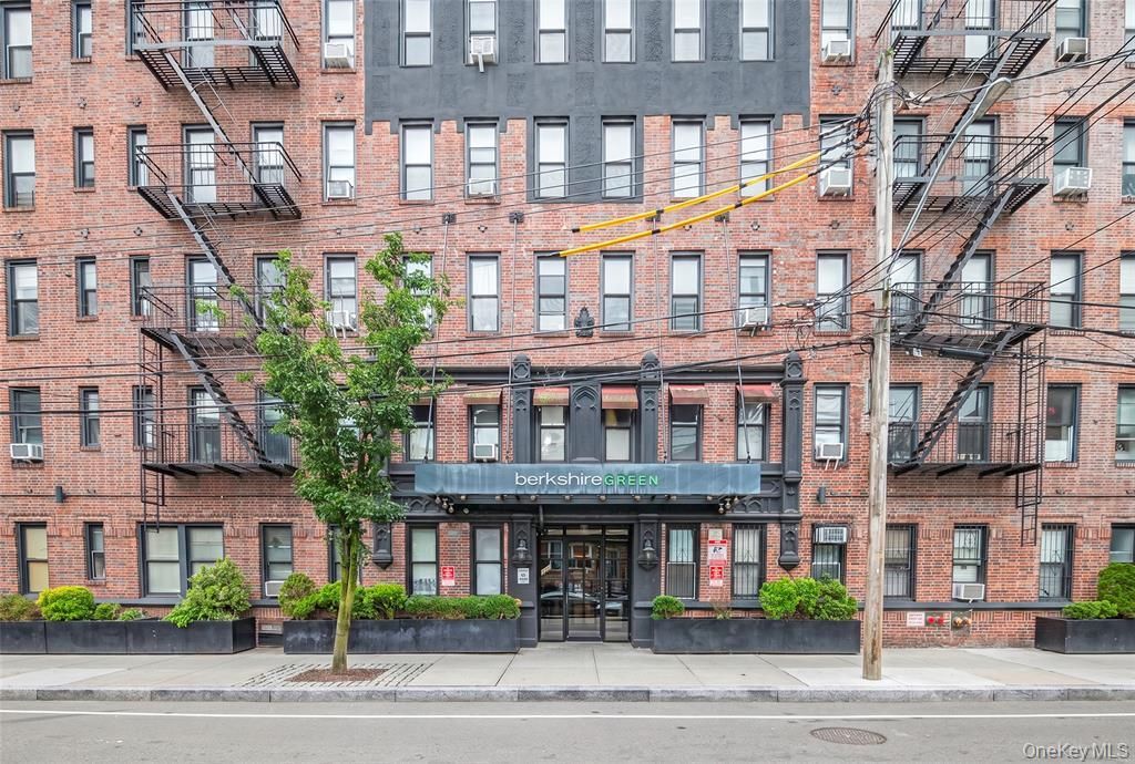 4222 Ketcham St Apt 21D, New York City, NY 11373