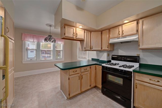 1589 Hampton, Akron, OH 44305