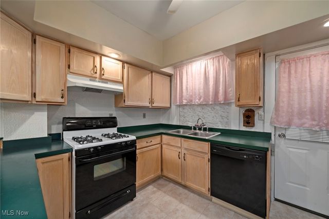 1589 Hampton, Akron, OH 44305