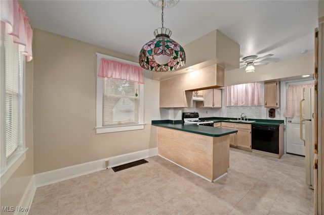 1589 Hampton, Akron, OH 44305