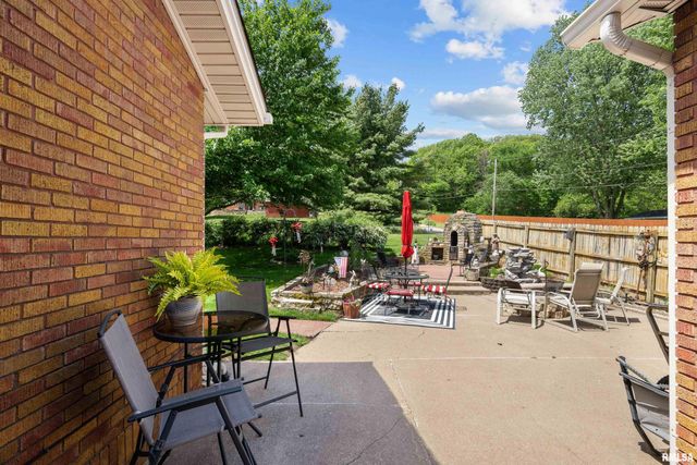 21780 GREAT RIVER Road, Le Claire, IA 52753