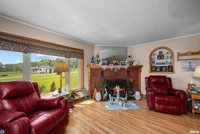 21780 GREAT RIVER Road, Le Claire, IA 52753