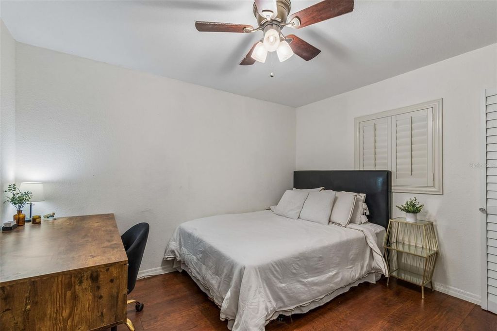 Image 11 of property listing at 11307 N BOULEVARD, Tampa, FL 33612